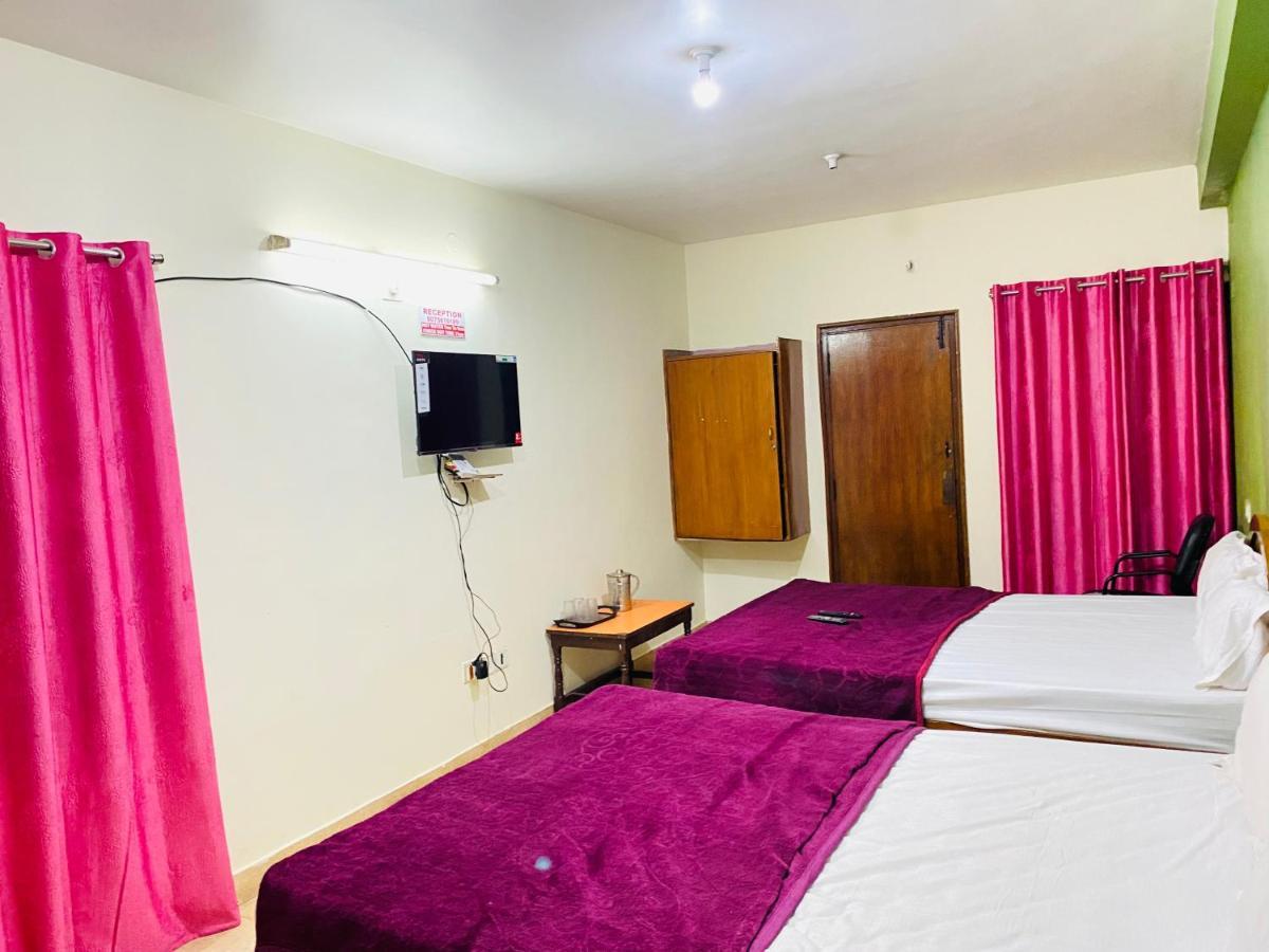 Hotel Nakshatra ウーティ エクステリア 写真